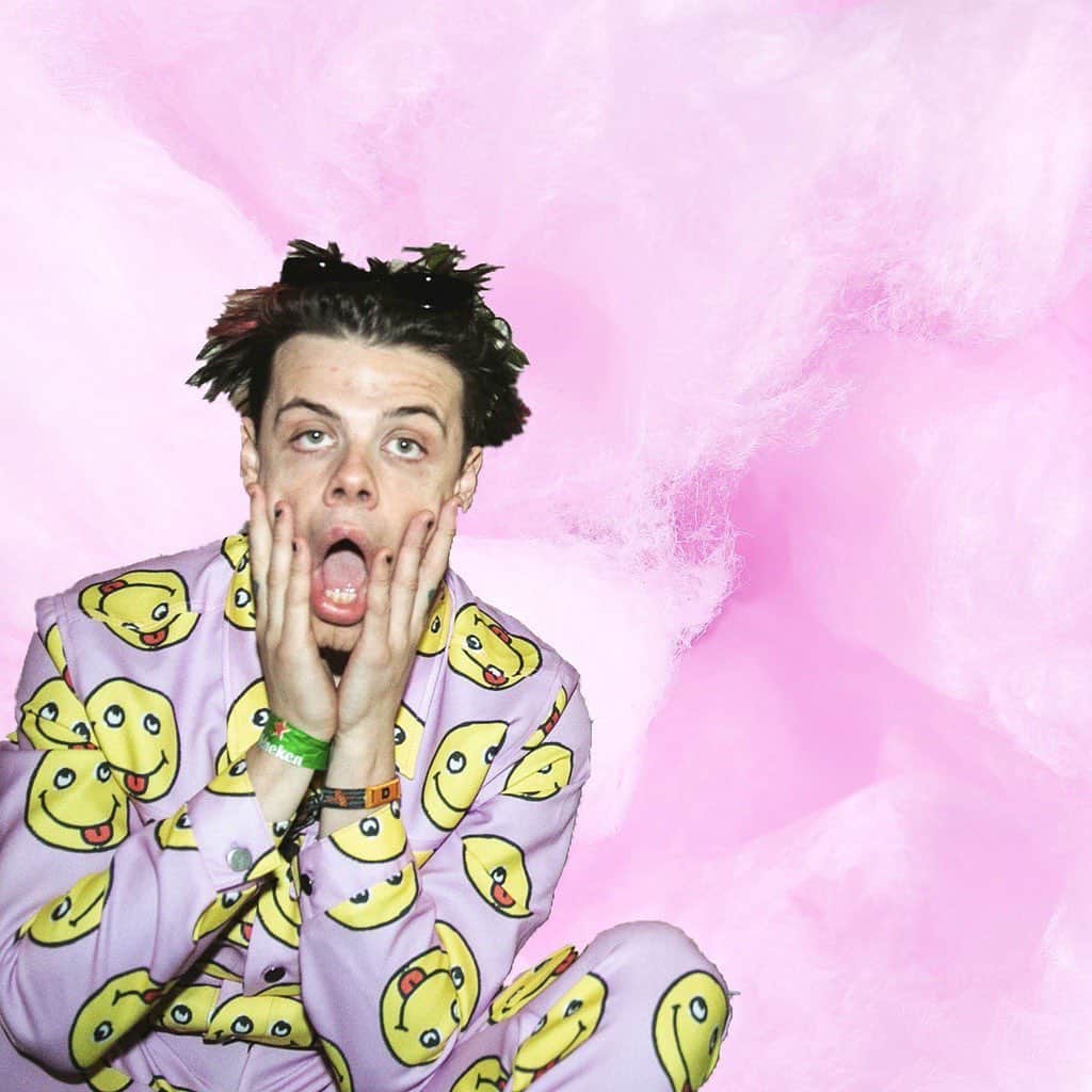 MTVさんのインスタグラム写真 - (MTVInstagram)「An edit of @yungblud with cotton candy to celebrate his new single, “Cotton Candy”? That’s big *pretends to be shocked* energy 🖤」10月11日 4時46分 - mtv
