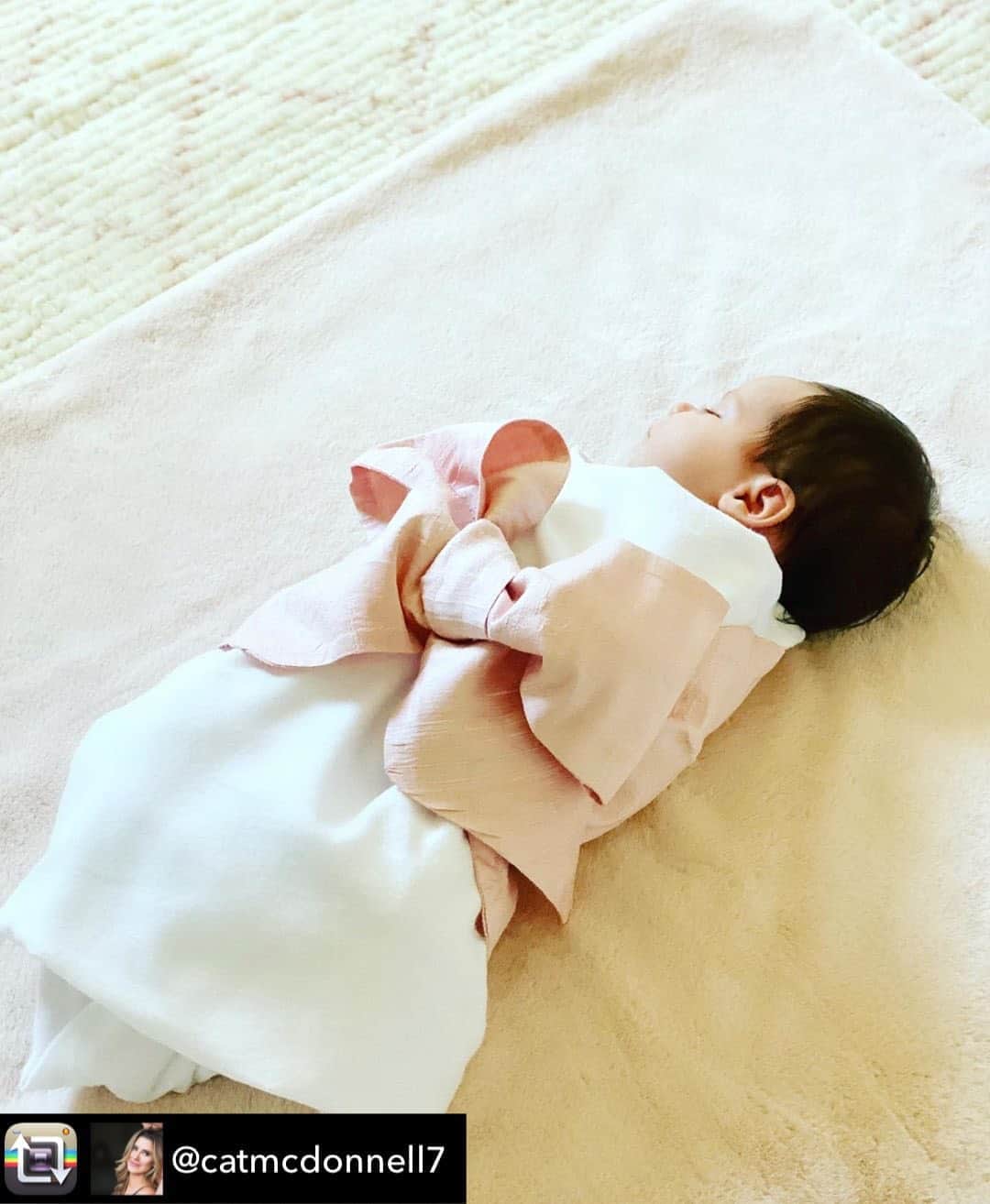 パウ・ガソルのインスタグラム：「My world!!! ❤️❤️ #1month #EllieGasol」