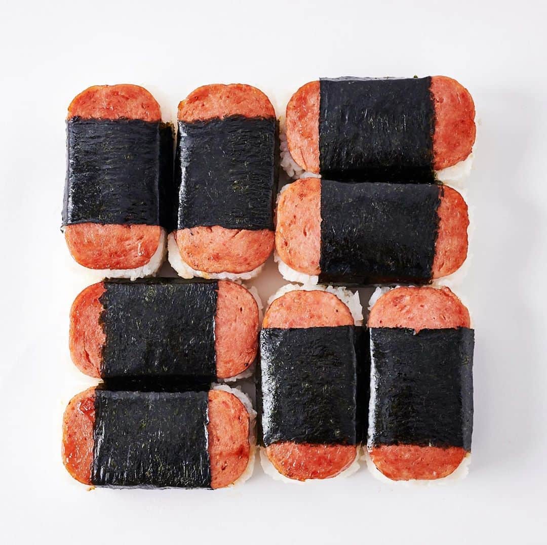 Zippy's Restaurantsのインスタグラム：「Made to order Spam Musubi are back. Order one or a platter on Zippys.com or our mobile app, pay ahead and use no-contact curbside pick-up today!」