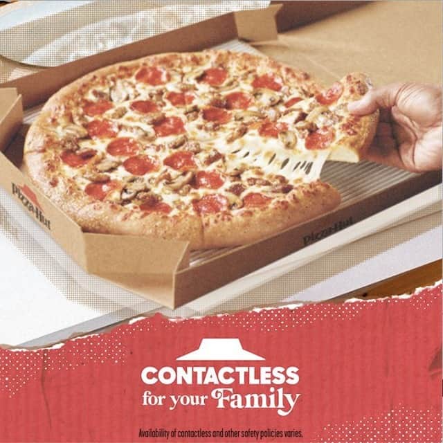 Pizza Hutさんのインスタグラム写真 - (Pizza HutInstagram)「Contactless delivery: your answer to weekend cooking for the fam. 🙌」10月11日 5時31分 - pizzahut