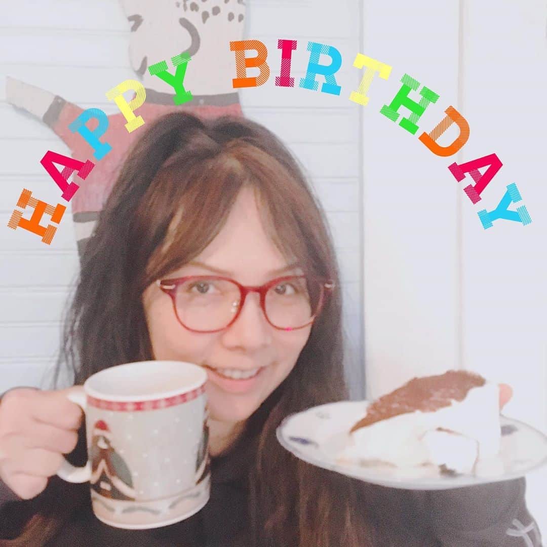 PINKY DOODLE POODLEさんのインスタグラム写真 - (PINKY DOODLE POODLEInstagram)「Happy Birthday, Yuria!!🥳」10月11日 5時37分 - pinkydoodlepoodle