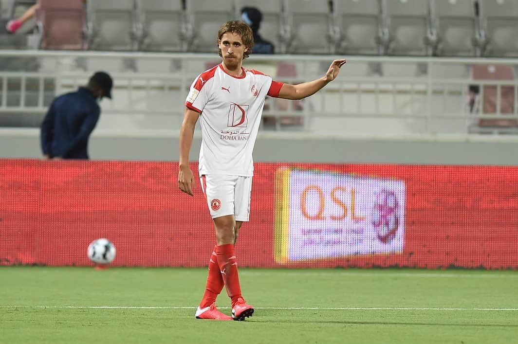 マルク・ムニエッサのインスタグラム：「Disappointing result today. We wanted to win as much as you but wasn’t possible. We just have to learn from it and to show our best in the coming games. Thanks to the supporters to be always there, we still have a lot to fight for👏🏼 C’mon @alarabi_club 🔴⚪️」