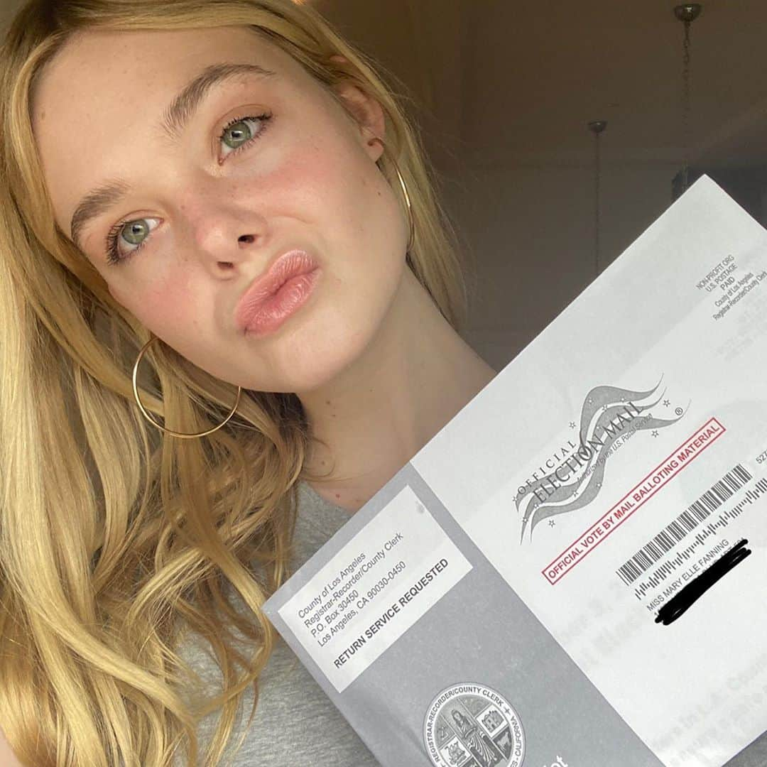 エル・ファニングさんのインスタグラム写真 - (エル・ファニングInstagram)「That #voteearly glow !」10月11日 5時43分 - ellefanning