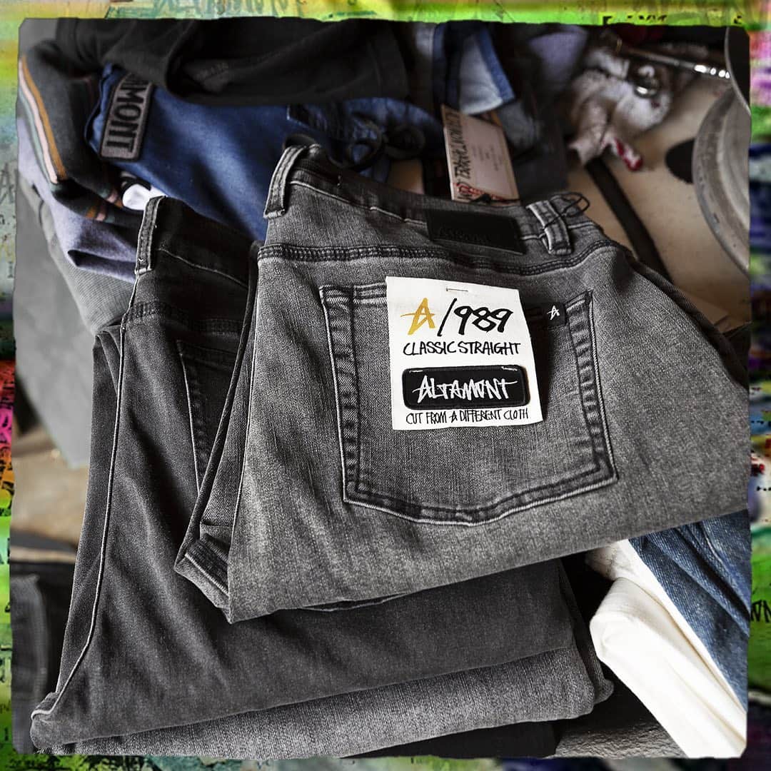 オルタモントのインスタグラム：「Made for durability & comfort ⚡️ Our A/989 denim is triple stitched w/ a classic straight fit, removable shoe lace belt, & just the right amount of stretch to keep you moving free. #altamont #cutfromadifferentcloth 📷 @insta_groen」