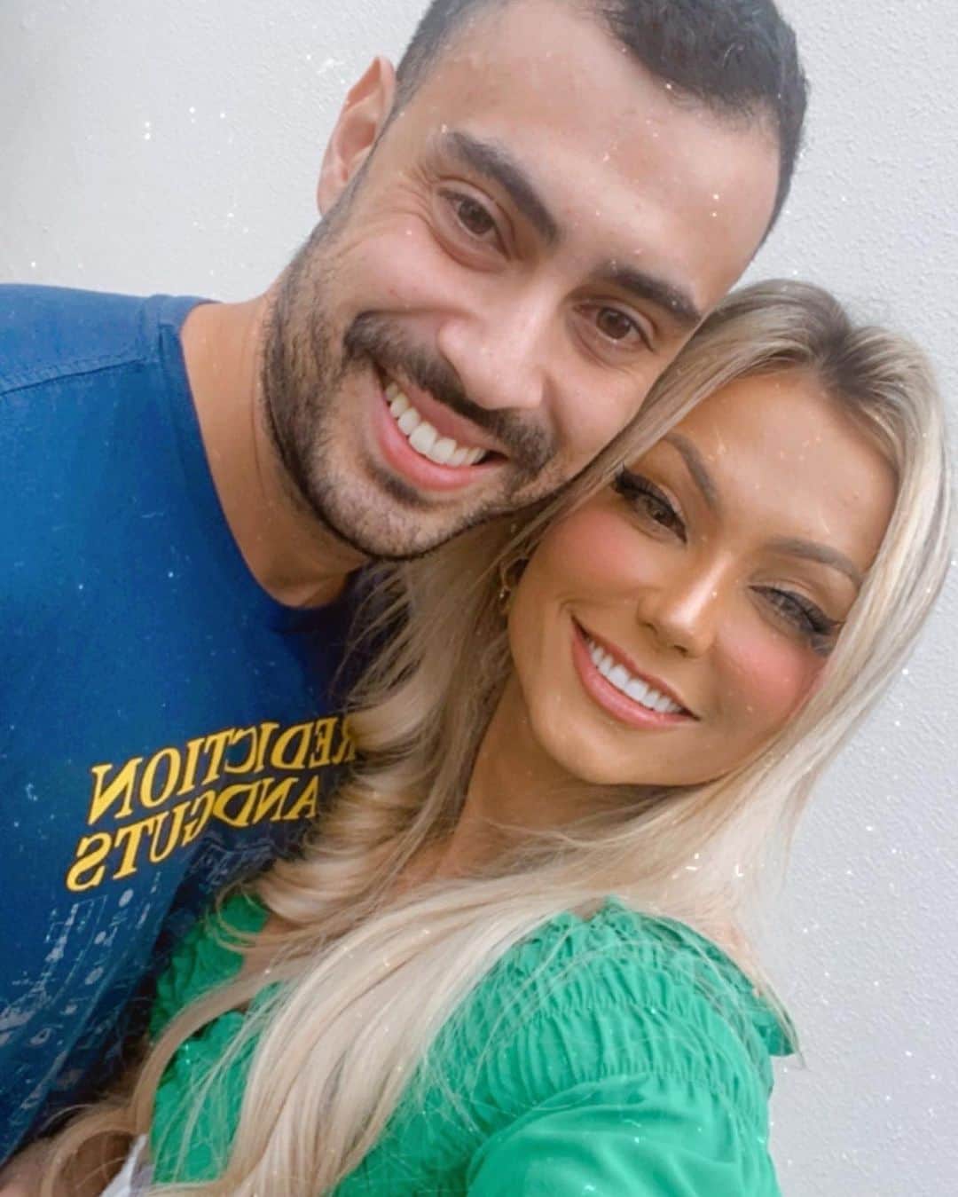 のインスタグラム：「Feliz aniversário amigoooooo e futuro padrinho do meu baby (calma aos 35 anos apenas 🤪) @caiobizerril #niver #friends」