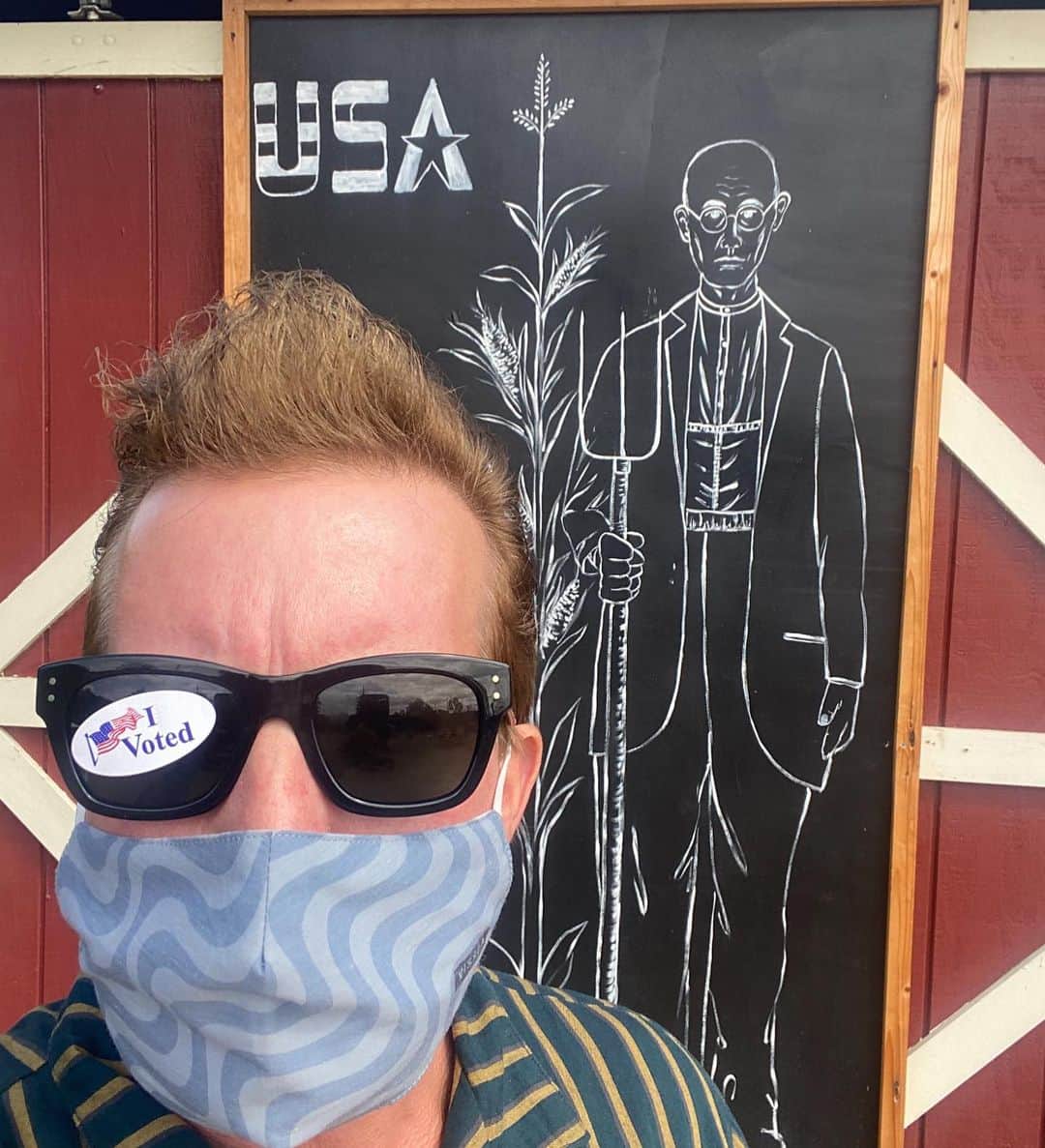 トレ・クールのインスタグラム：「Hey Americans, go out and vote. Voting by mail was so easy and has never felt so important. 🇺🇸」