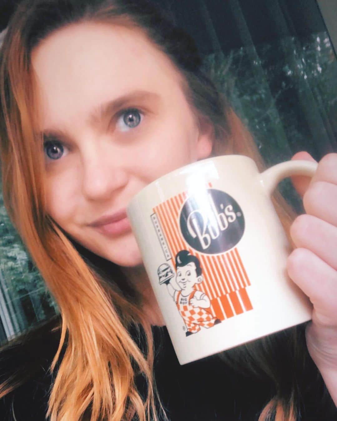キーリー・マーシャルのインスタグラム：「Bringing my favorite diner home (even if it’s just a mug)」