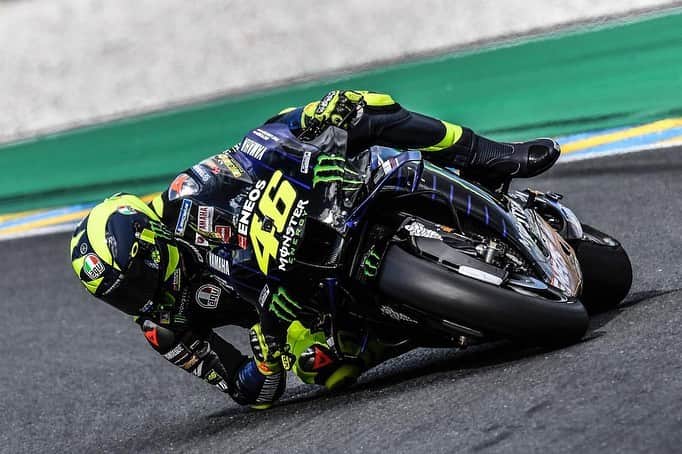 バレンティーノ・ロッシのインスタグラム：「Le Mans circuit,France Saturday,official practice 📸 @falex79 @gigisoldano」