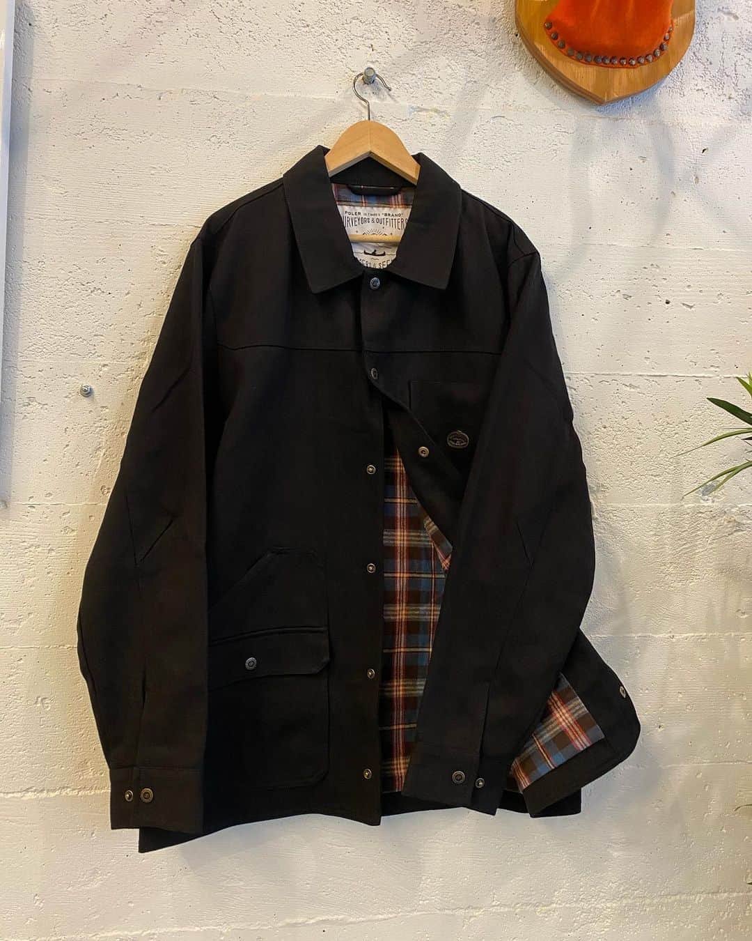 Poler Outdoor Stuffさんのインスタグラム写真 - (Poler Outdoor StuffInstagram)「The ‘Scappoose’ Jacket. Part of Poler FALL20. Durable canvas exterior, cozy flannel liner,  and custom snaps ‘n buttons 😎. $130.00.」10月11日 6時55分 - polerportland
