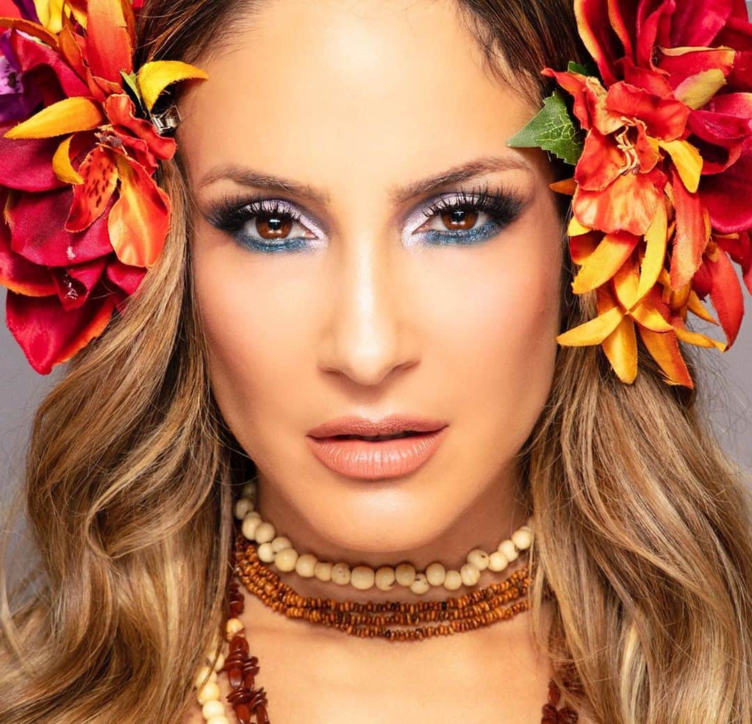 Claudia Leitteのインスタグラム：「“Te avisei, bebê, que o jogo vira!” (Filósofa, pensadora e dermatologista, Martta)」