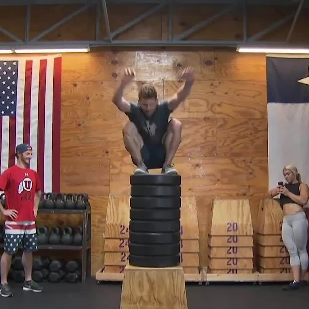 レッドブルのインスタグラム：「So. Much. HOPS! 🤯  🏃‍♂️: @dcolturi  #fitness #fitspo #boxjumpchallenge #workout #redbull #givesyouwiiings」
