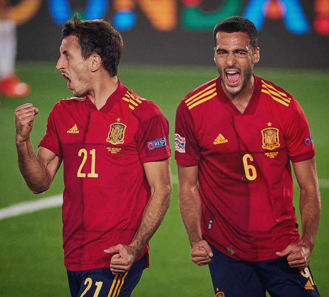 ミケル・メリノのインスタグラム：「Victoria y seguimos líderes de grupo en la #nationsleague 💪🏽 ya pensando en el siguiente!   Win and we remain leaders in our #nationsleague group! Already thinking on the next one! 💪🏽💪🏽」
