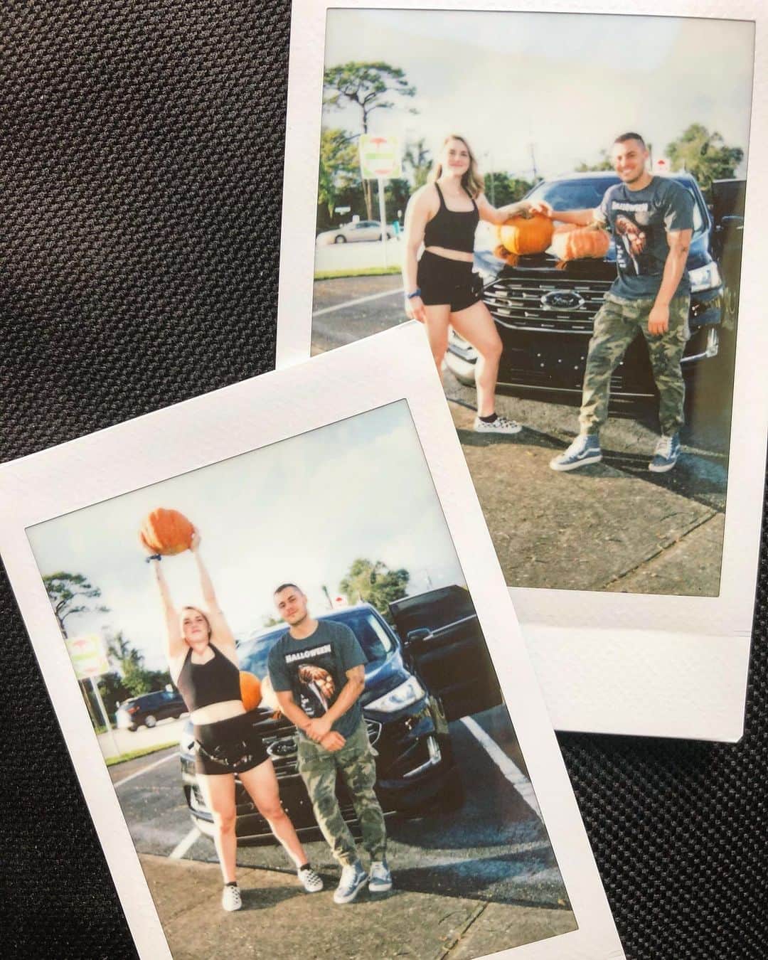 マッティ・ロジャーズのインスタグラム：「It’s 91 degrees & I hung my camera from a streetlight to take these. But are we the only ones who pick the ugliest pumpkins in the whoooooole pumpkin patch?」