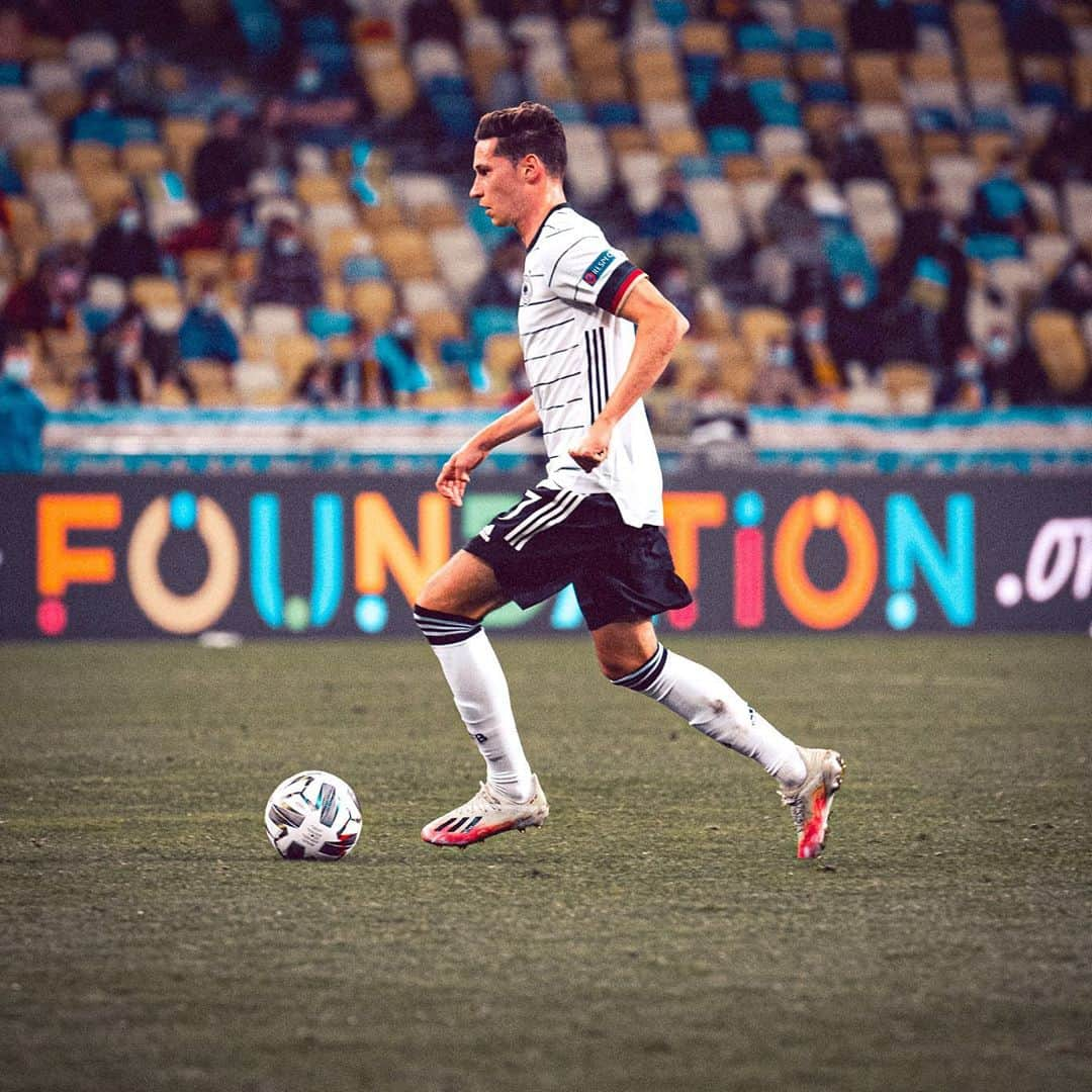 ユリアン・ドラクスラーのインスタグラム：「Wichtige Punkte in unserer Gruppe heute Abend mitgenommen ⚽️🇩🇪 // Gained important points for our group placement tonight ⚽️🇩🇪 • • • #diemannschaft #kiev #nationsleague #dfb #ukrger #jdx」