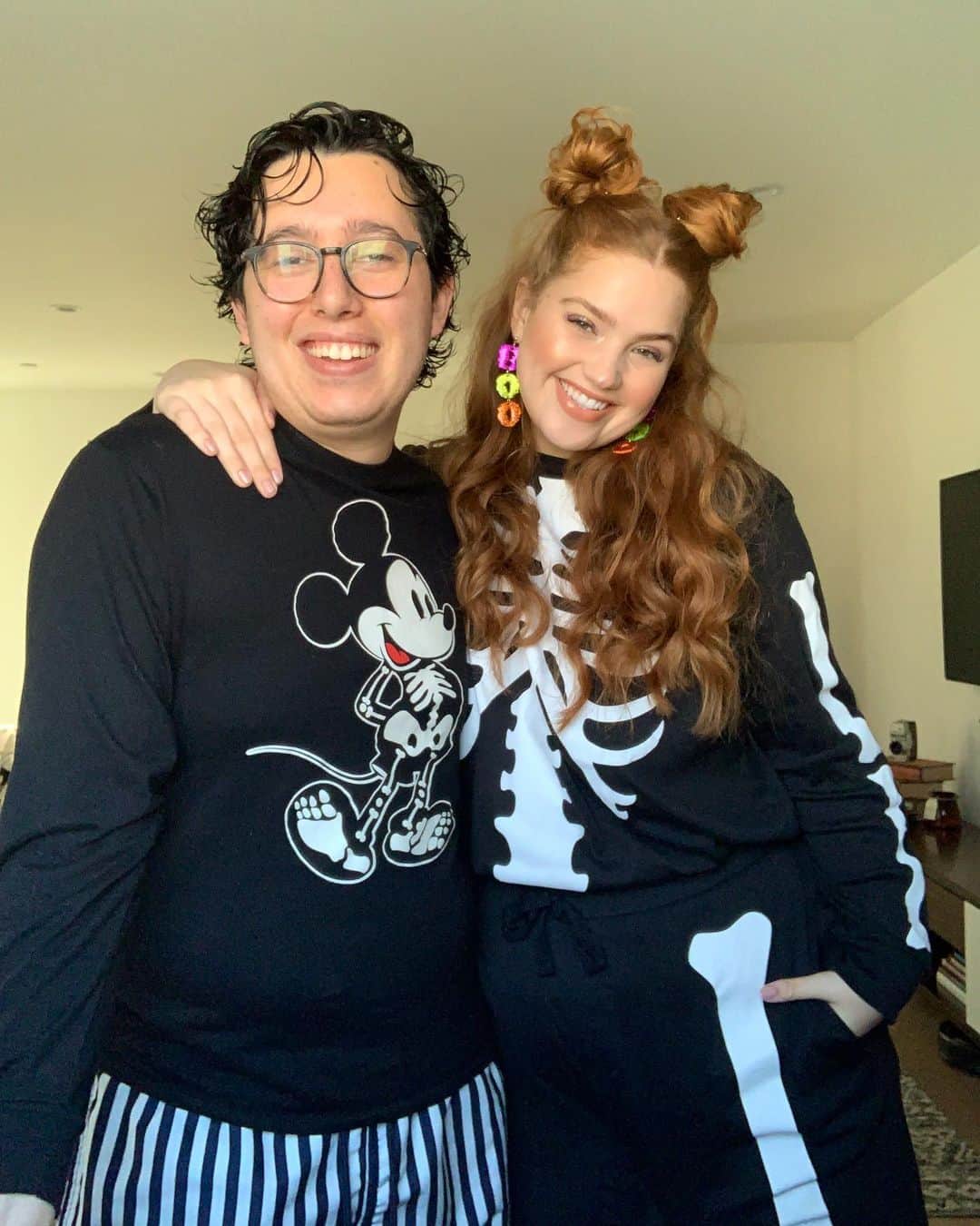 ブリー・キッシュのインスタグラム：「what else do you wear to run errands in october? 🎃✨」