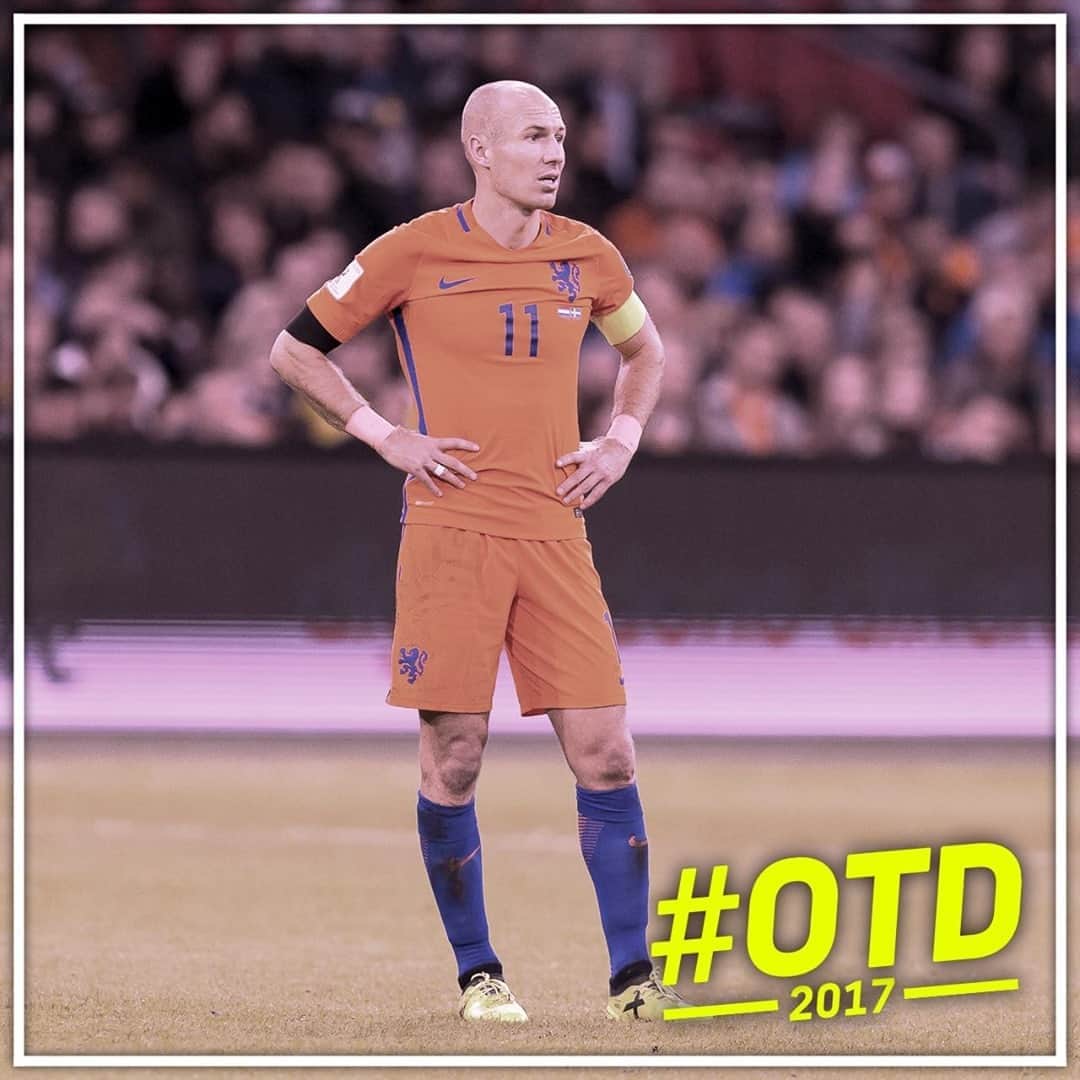 サッカーキングさんのインスタグラム写真 - (サッカーキングInstagram)「🧐10月11日は何の日？🧐⠀ #ロッベン が代表引退を表明⠀ ロッベンは2003年4月にオランダ代表デビューを果たし、通算96試合に出場して37ゴールを挙げました。⠀ ⠀ #OnThisDay in 2⃣0⃣1⃣7⃣」10月11日 8時00分 - soccerkingjp