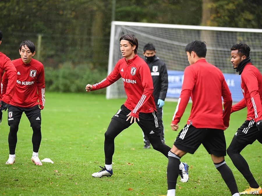 日本サッカー協会さんのインスタグラム写真 - (日本サッカー協会Instagram)「【2020.10.10 Training②📸】   現地時間10/10（土）夕方、日本代表トレーニングスタート🔥  前日のカメルーン代表戦に出場した選手たちはリカバリートレーニングを実施。出場機会の無かった選手、プレータイムの少なかった選手たちはハーフコートでのゲーム形式のトレーニングなどを行いました。  >>NEXT MATCH ⌚10/13（火）23:45KO（日本時間） 🆚コートジボワール🇨🇮 📺TBS系列　地上波にて全国生中継／CS・TBSチャンネル2にて録画放送  #daihyo #jfa #SAMURAIBLUE #新しい景色を2022」10月11日 8時15分 - japanfootballassociation