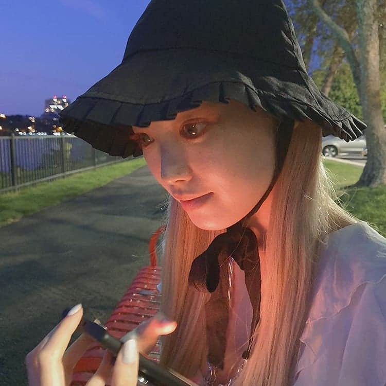 フェルナンダ・リーのインスタグラム：「I like this hat hehe」