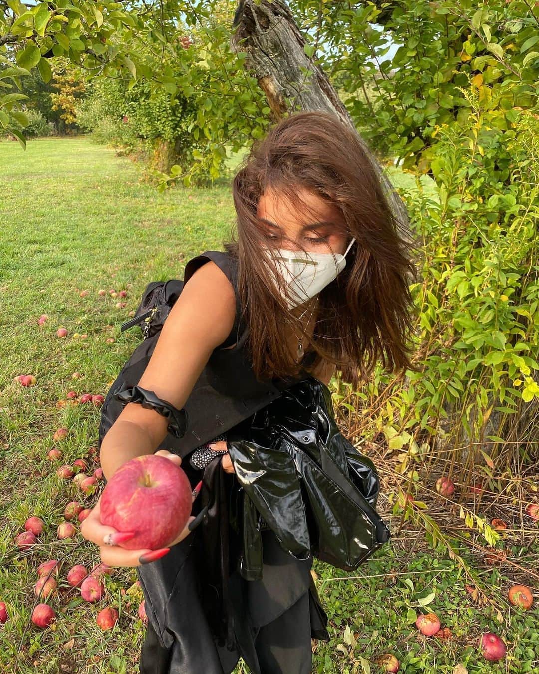 ヴァネッサ・ハジェンズさんのインスタグラム写真 - (ヴァネッサ・ハジェンズInstagram)「Apple pickin season」10月11日 8時30分 - vanessahudgens