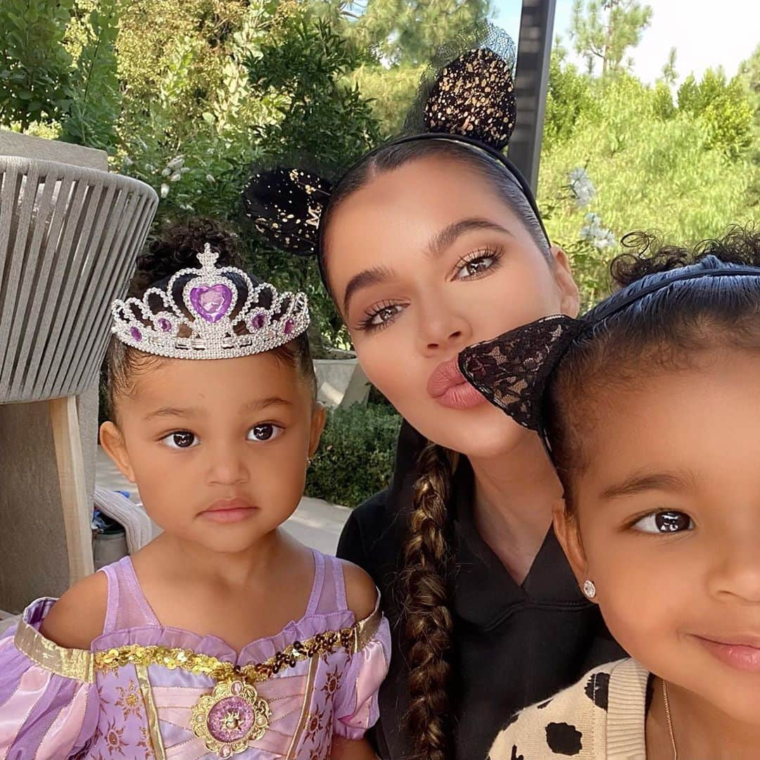 クロエ・カーダシアンさんのインスタグラム写真 - (クロエ・カーダシアンInstagram)「🎃👻Collecting Memories With My Favorite People👻🎃」10月11日 8時31分 - khloekardashian