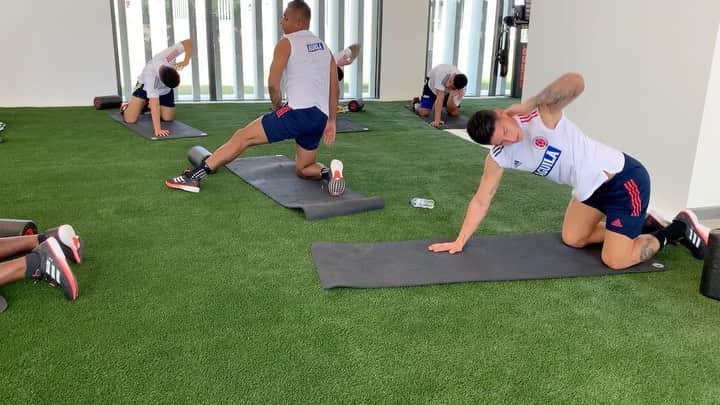 サッカー コロンビア代表チームのインスタグラム：「🎥 Seguimos trabajando 💪  #VamosColombia 🇨🇴」