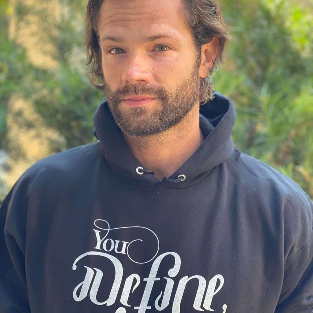 ジャレッド・パダレッキのインスタグラム：「Be kind to yourself and always remember- you write your own narrative. ❤️#MentalHealthAwarenessDay #AKF #YouDefineYou」