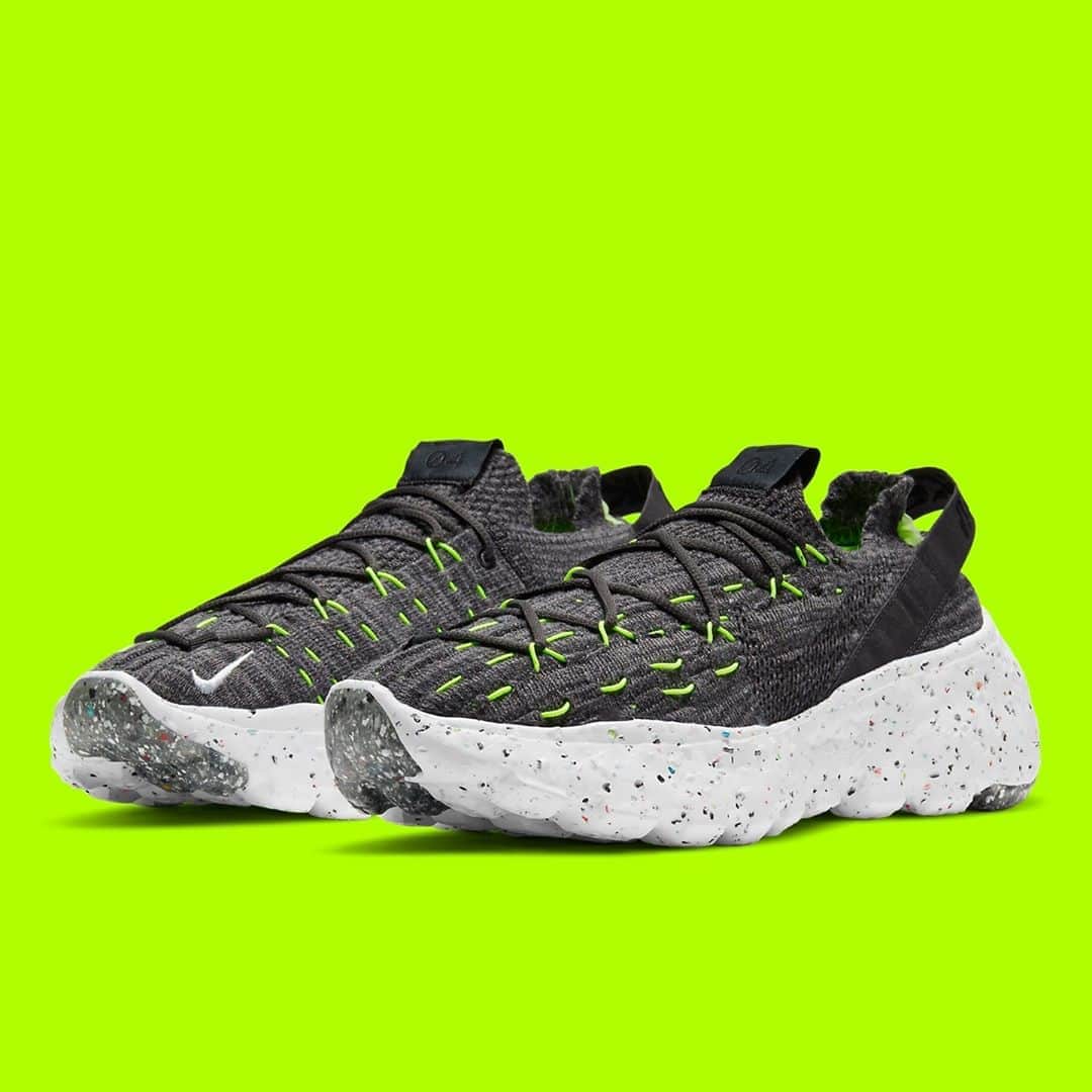 Sneaker Newsさんのインスタグラム写真 - (Sneaker NewsInstagram)「More Space Hippie 04 options by Nike are surfacing - this time in a familiar black/volt color combo - a staple of the brand for decades. For a closer look at this upcoming release, tap the link in our bio.」10月11日 9時01分 - sneakernews