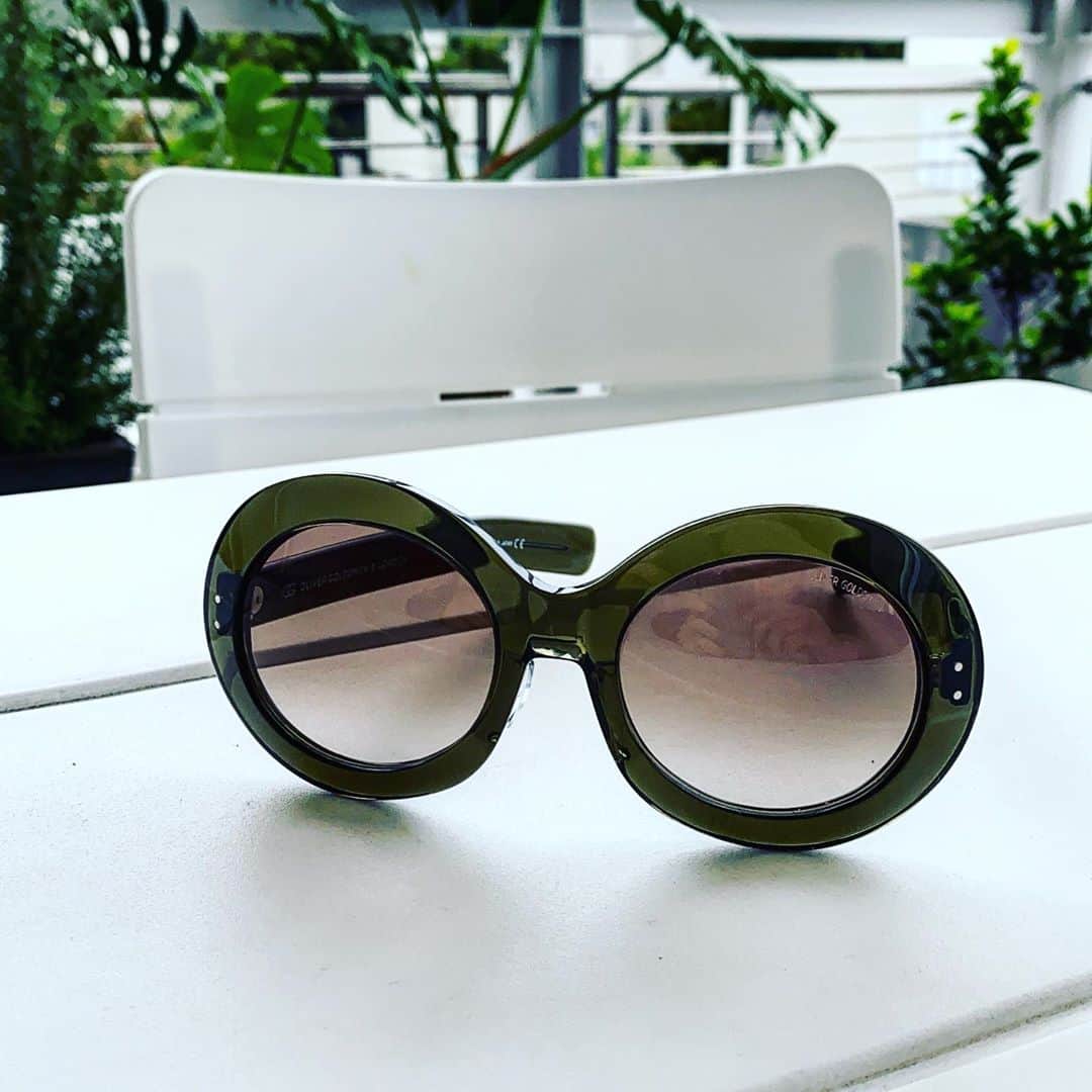 渋谷慶一郎のインスタグラム：「New glasses 👓 緑、超気に入ってる。@olivergoldsmithsunglasses  #koko」