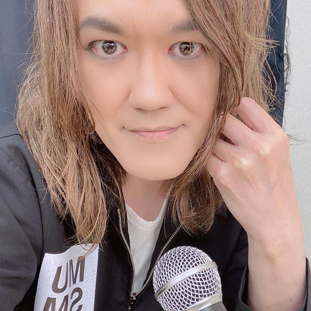 本城聡章のインスタグラム：「昨夜は「オーケンナイトニッポン7～筋肉少女帯ライブ直前SPミーティング」ご覧いただきました皆さんありがとうございました。いよいよ10/18のライブが目前となり楽しみ🙂リハーサル頑張ろ🎸💪  そんな日曜日オハヨラ§ԾᴗԾ§  #筋肉少女帯 #KingShow #本城聡章」