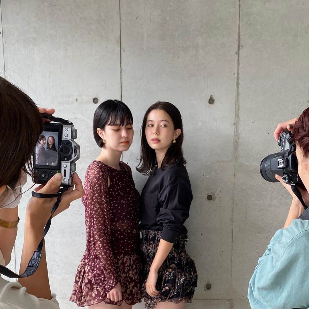 齋藤愛さんのインスタグラム写真 - (齋藤愛Instagram)「2人でさまざまな角度から撮るのも楽しい。 iPhoneが進化しすぎてiPhoneの質感も好きなんだけど、やっぱりカメラで撮る楽しさは 特別だな〜」10月11日 9時26分 - ai___saitoo