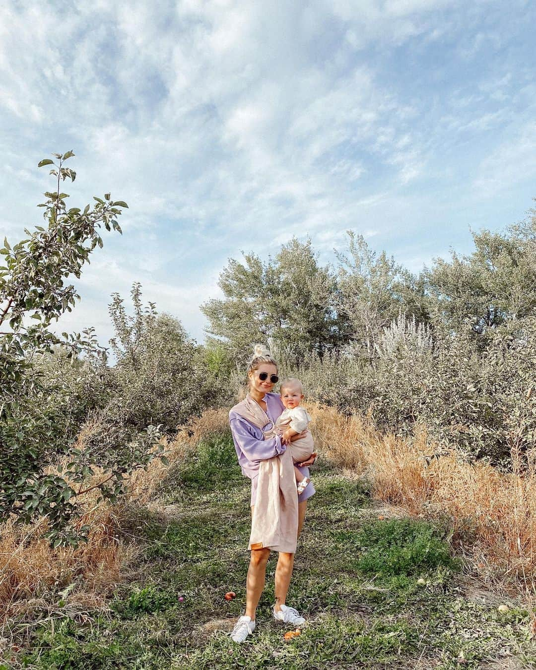 Aspyn Ovard Ferrisさんのインスタグラム写真 - (Aspyn Ovard FerrisInstagram)「Finally went apple picking ❤️🤗 very few apples left at this point hahah」10月11日 9時21分 - aspynovard