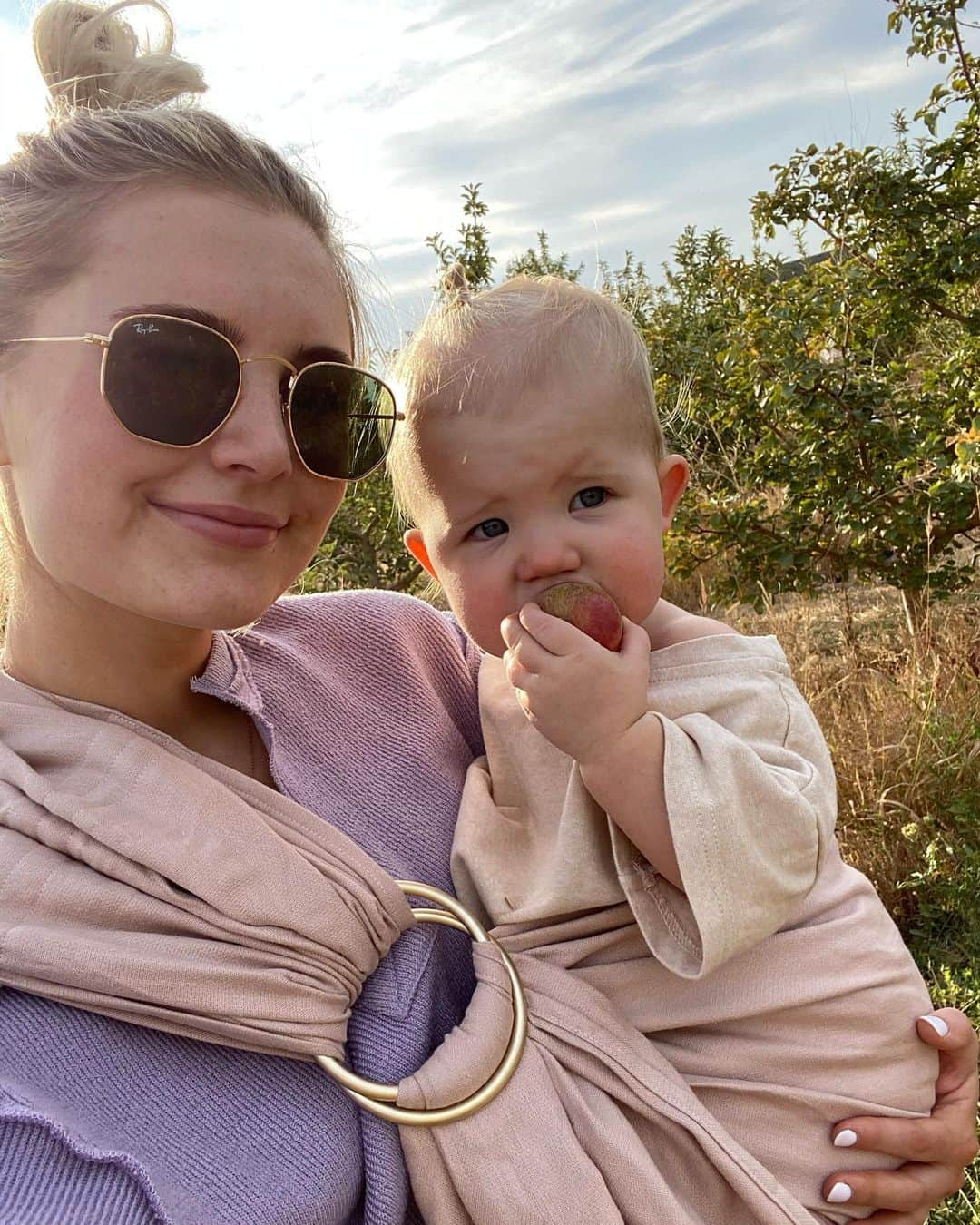 Aspyn Ovard Ferrisさんのインスタグラム写真 - (Aspyn Ovard FerrisInstagram)「Finally went apple picking ❤️🤗 very few apples left at this point hahah」10月11日 9時21分 - aspynovard