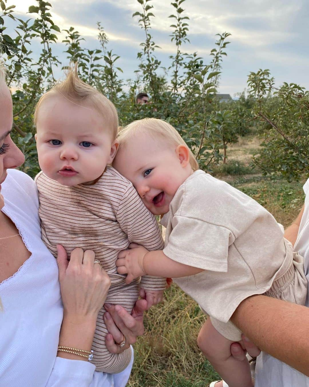 Aspyn Ovard Ferrisさんのインスタグラム写真 - (Aspyn Ovard FerrisInstagram)「Finally went apple picking ❤️🤗 very few apples left at this point hahah」10月11日 9時21分 - aspynovard