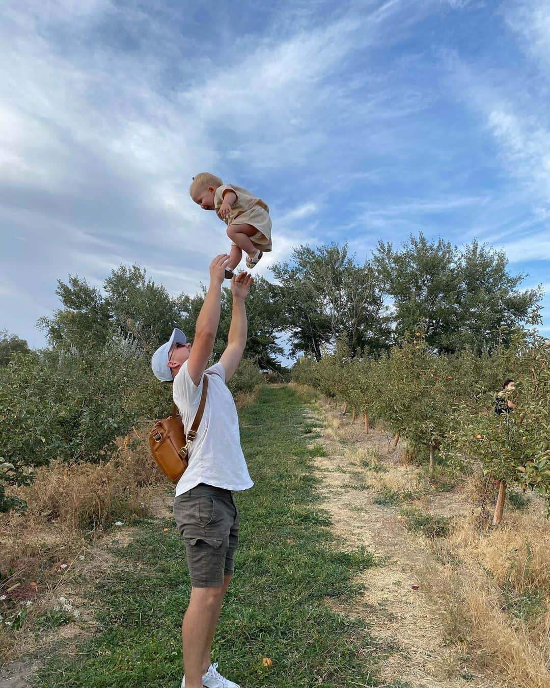 Aspyn Ovard Ferrisさんのインスタグラム写真 - (Aspyn Ovard FerrisInstagram)「Finally went apple picking ❤️🤗 very few apples left at this point hahah」10月11日 9時21分 - aspynovard