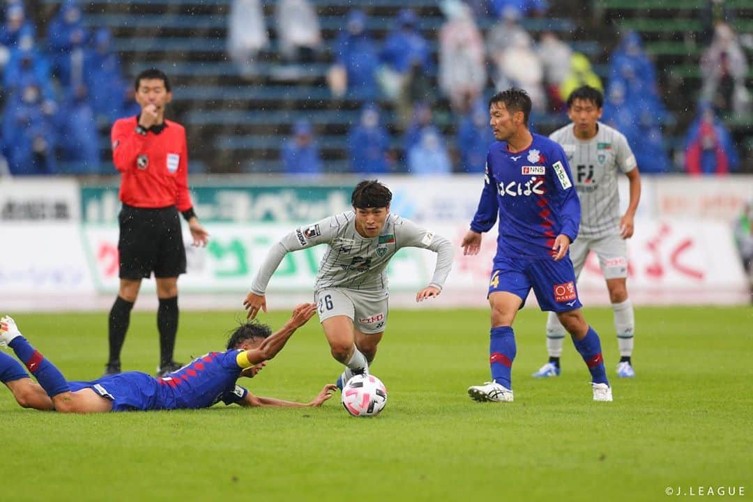 アビスパ福岡さんのインスタグラム写真 - (アビスパ福岡Instagram)「10連勝を決めた甲府戦の写真をさらにお届け‼️✨﻿ ﻿ 【明治安田生命J2リーグ第25節】﻿ #ヴァンフォーレ甲府 0-2 #アビスパ福岡﻿ 🏟#中銀スタ﻿  ちなみに。 上島選手は試合途中に頭のケガをして、応急処置のキャップを装着しています！  ﻿ #avispa﻿ #俺たちは勝つ﻿ #上へ」10月11日 9時30分 - avispaf