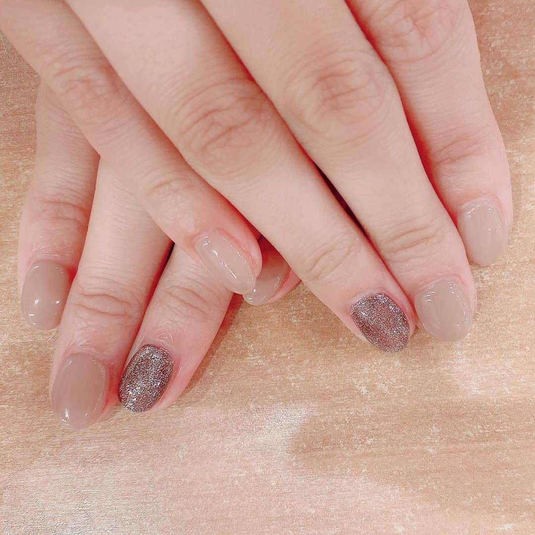 雪乃しほりさんのインスタグラム写真 - (雪乃しほりInstagram)「NEW NAIL💅🏻 マグネットネイルとっても可愛い◡̈⃝︎⋆︎*  #nail  #マグネットネイル #マグネットジェル  #ショートヘア #美容 #fashion」10月11日 9時41分 - yukino_shihori