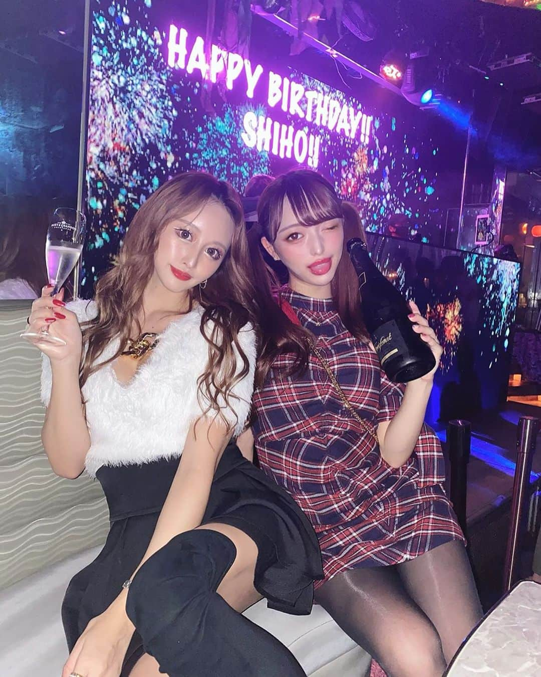 梨乃さんのインスタグラム写真 - (梨乃Instagram)「﻿ ﻿ お姉さまBirthday party🍾﻿ ﻿ ﻿ ﻿ #六本木 #esprittokyo #六本木クラブ #バースデーサプライズ #女子会 #女子会コーデ #港区女子 #snidel #ツインテール #大好きな人」10月11日 9時42分 - rino_burlesque