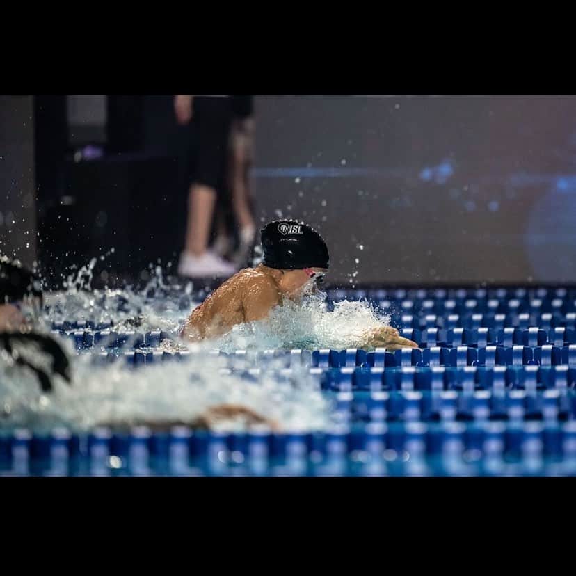 ブリージャ・ラーソンさんのインスタグラム写真 - (ブリージャ・ラーソンInstagram)「I’m off to BUDAPEST!!! The ISL season is happening! I’m so excited to represent @energy_for_swim_official and ready to get back into racing!   HUGE thanks to all the club teams, coaches, and teammates who have helped me piece together a preseason through some necessary hurdles during these times.   I’m also excited to log the trip to help create more material for mental training and mindset development for athletes and those who want to develop a champion mindset💪🧠  These experiences are priceless and I’m embracing the growth that this world pandemic has thrown at all of us. Make sure to follow the journey and tag a friend to help share this experience! It’s going to be a good one!  Comment below if you have a favorite event you are excited to watch!   #islswimleague #budapest #championmindset」10月11日 9時51分 - breejalarson
