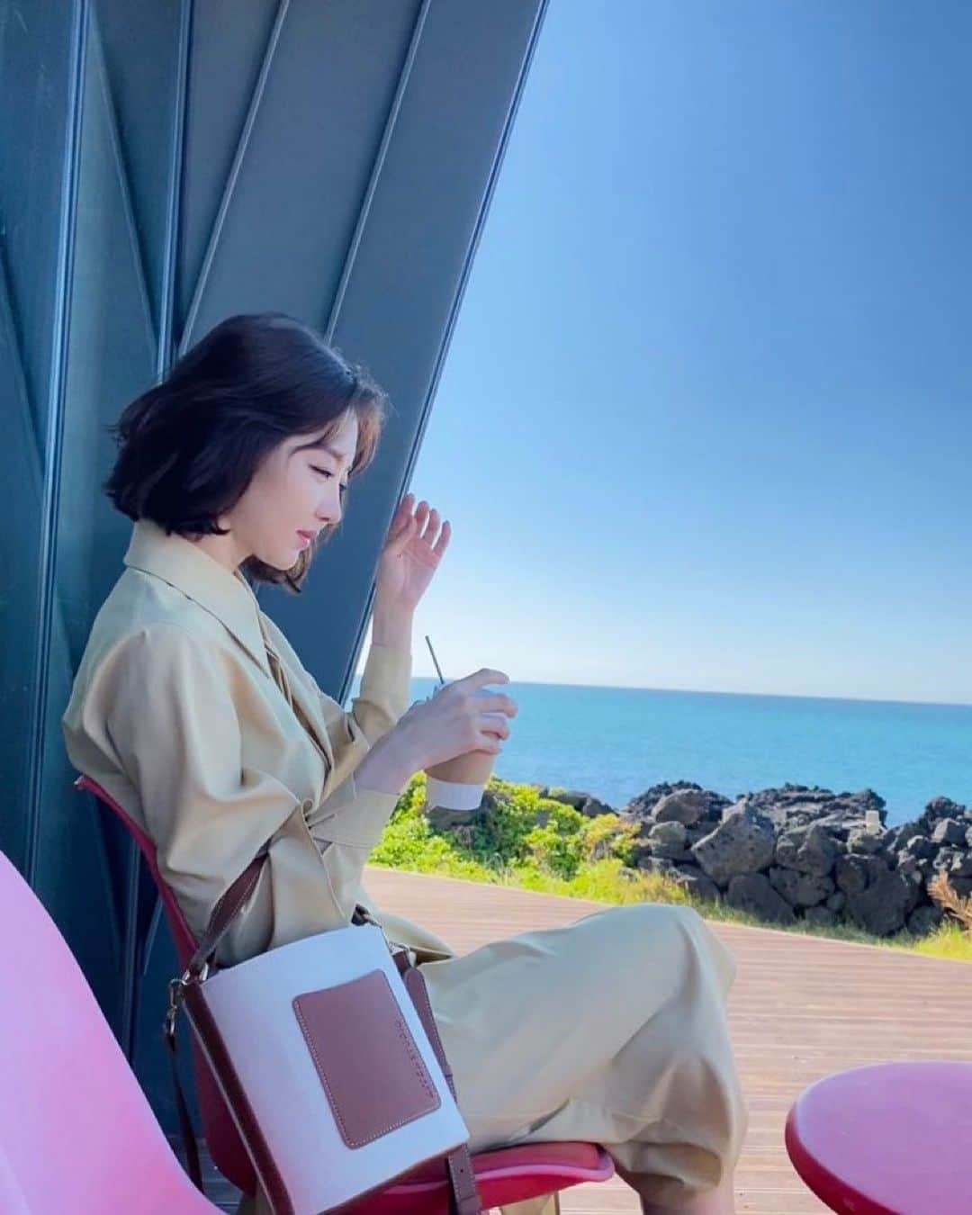 チャン・ヒジンのインスタグラム：「#코스모폴리탄 #11월 화보촬영🥰」