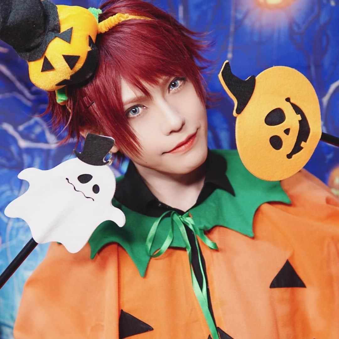 結のインスタグラム：「かぼちゃの青年🎃  What costume will you wear for Halloween?  【宿題チェキ10月2週目販売中】  お買い求めはプロフィールリンクより☝️  #ユナイト #結 #v系 #ハロウィン仮装  #かぼちゃ」