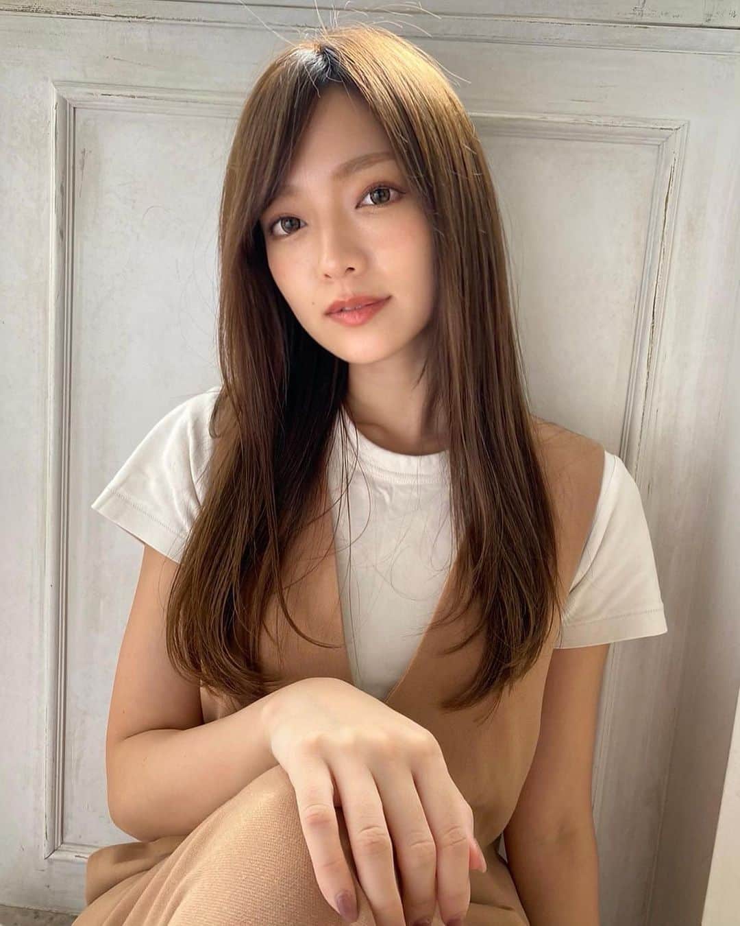 のインスタグラム：「. いつもカラーしていただいてる @noa_0104.d.y のデータ💇‍♀️ . だいきさんのカラー は色落ちしても めっちゃいいかんじでスキ🙏 . . 次も楽しみやなぁ💚🤍 . . #大阪サロモ #サロンモデル #関西サロモ #大阪美容室 #関西美容室 #アッシュベージュ」