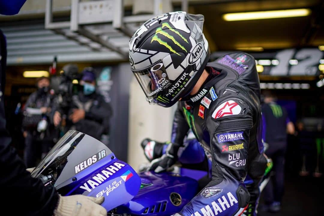 YamahaMotoGPさんのインスタグラム写真 - (YamahaMotoGPInstagram)「It's @maverick12official's 100th Premier Class Grand Prix start today 🔜  #MonsterYamaha  #MotoGP  #FrenchGP」10月11日 19時46分 - yamahamotogp