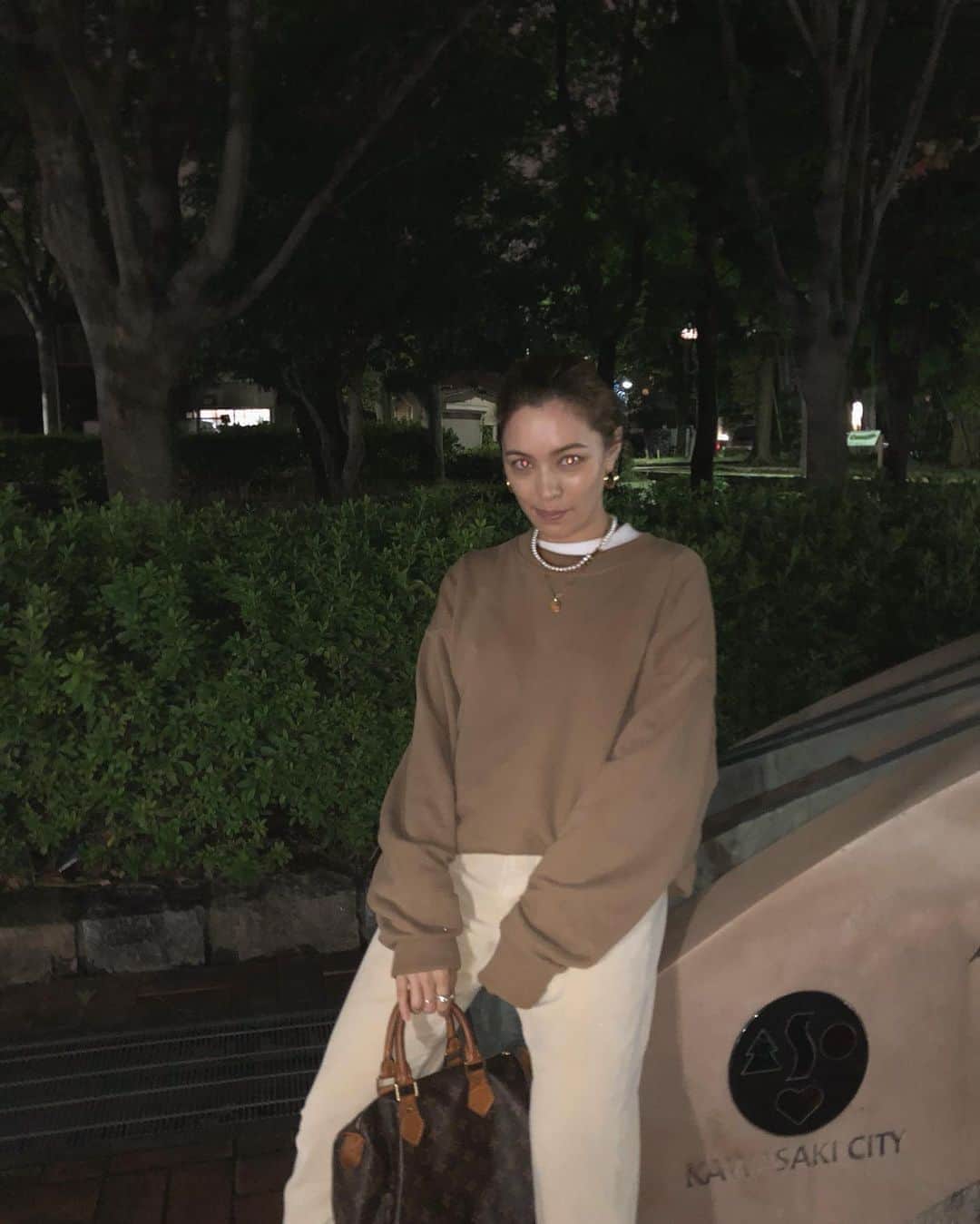 ステファニーのインスタグラム：「🐵🌙 スウェットの季節到来。 こちら、最高です。」