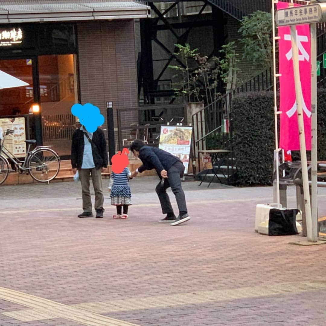 菅原一秀さんのインスタグラム写真 - (菅原一秀Instagram)「今日もグータッチ👊こんな小さな子からも😊」10月11日 19時48分 - sugawaraisshu