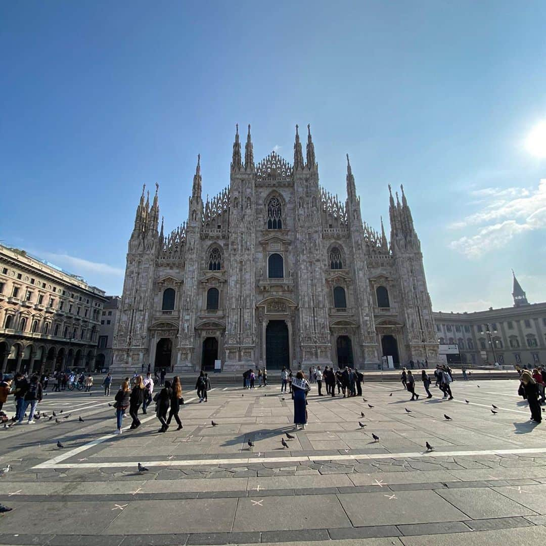 ロジャー・フェデラーのインスタグラム：「Ciao Milano! It’s always nice to be back in Italia 🙌🏼🍝🍦🇮🇹」