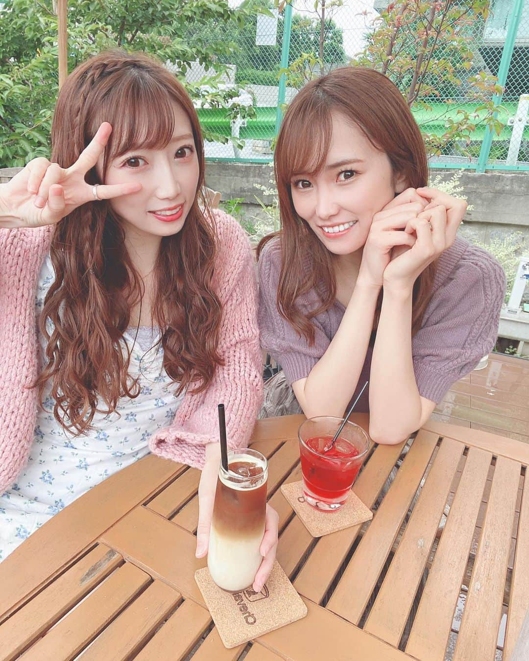 愛迫みゆのインスタグラム：「みゆりりん in カフェ☕️🍰💓 素敵な写真沢山撮れました💕 みゆりりんオンラインチェキ会も いつも楽しみしてくれる皆 ありがとう(*つω･｡`)♪⭐️！！！ . . また開催出来るの楽しみにしててねん♪( 'ω' * 三* 'ω' )♪💕 みゆりりん永遠♾👭💛 . . オシャレなカフェ🍰 おしえてーーー（・ω・）/💕 パンケーキとか食べたい気分🎶 . . #アイドル　#虹色の飛行少女　#愛迫みゆ　#愛乙女doll #佐野友里子 #idol #偶像 #カフェ #teatime #instagood」