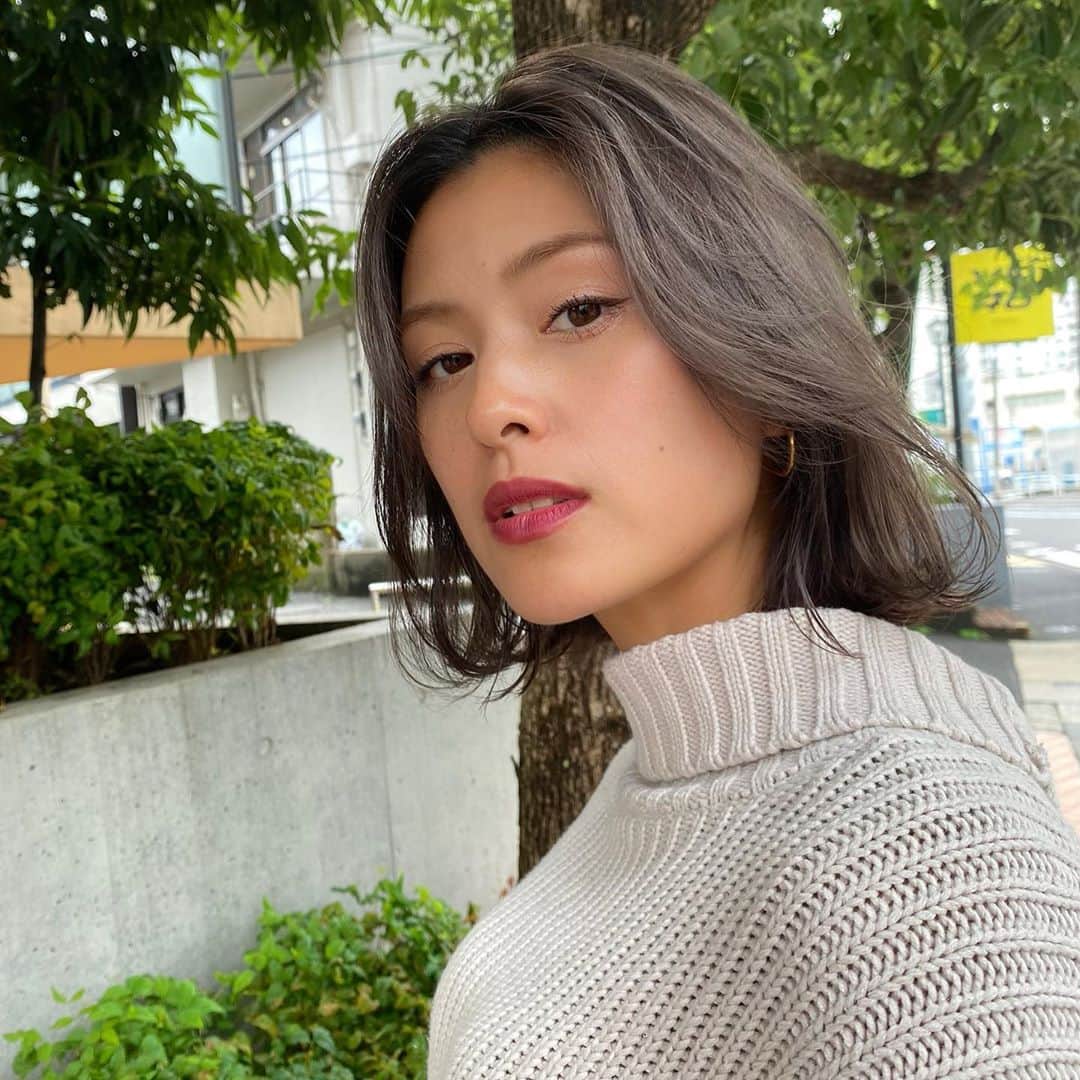 国枝洋子のインスタグラム：「@ccrew_omotesando で髪を アッシュグレーにしてもらいました❤️  すごくいい色！かわいいー🥺 @ryuuusei.0601  次も同じカラーでお願いします🙏笑」