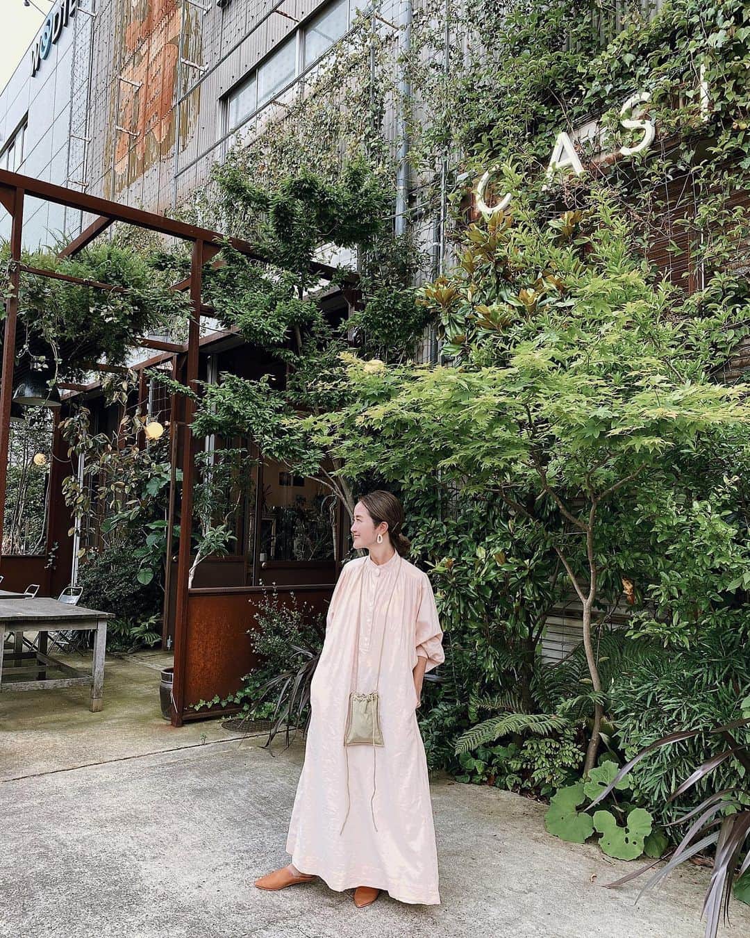 のインスタグラム：「CASICA// 新木場 古い倉庫をリノベーションした カフェ、ショップ、ギャラリーなどの複合型スポット 薬膳やアーユルヴェーダの考えをベースにした 身体も心も癒されるデリカテッセンスタイルのカフェ🌿 ㅤ @casica.tokyo #casica #カシカ ㅤ ※営業状況やメニューなど詳細は、 各アカウントでご確認ください それぞれができる形で大好きなカフェを応援しよう！ #コロナフードアクション」