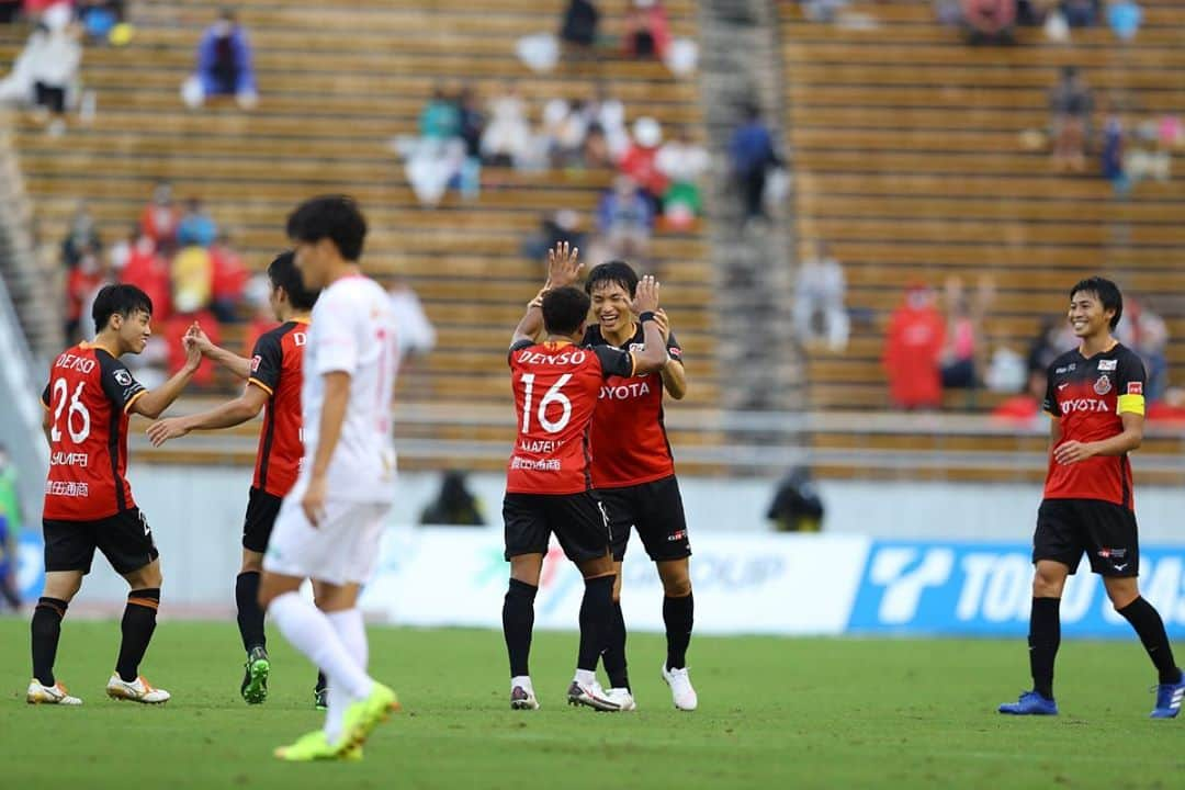 マテウス・ドス・サントス・カストロさんのインスタグラム写真 - (マテウス・ドス・サントス・カストロInstagram)「+3 Gloria a Deus ⚽️ GO GRAMPUS ❤️💛」10月11日 19時57分 - mateuscastro10