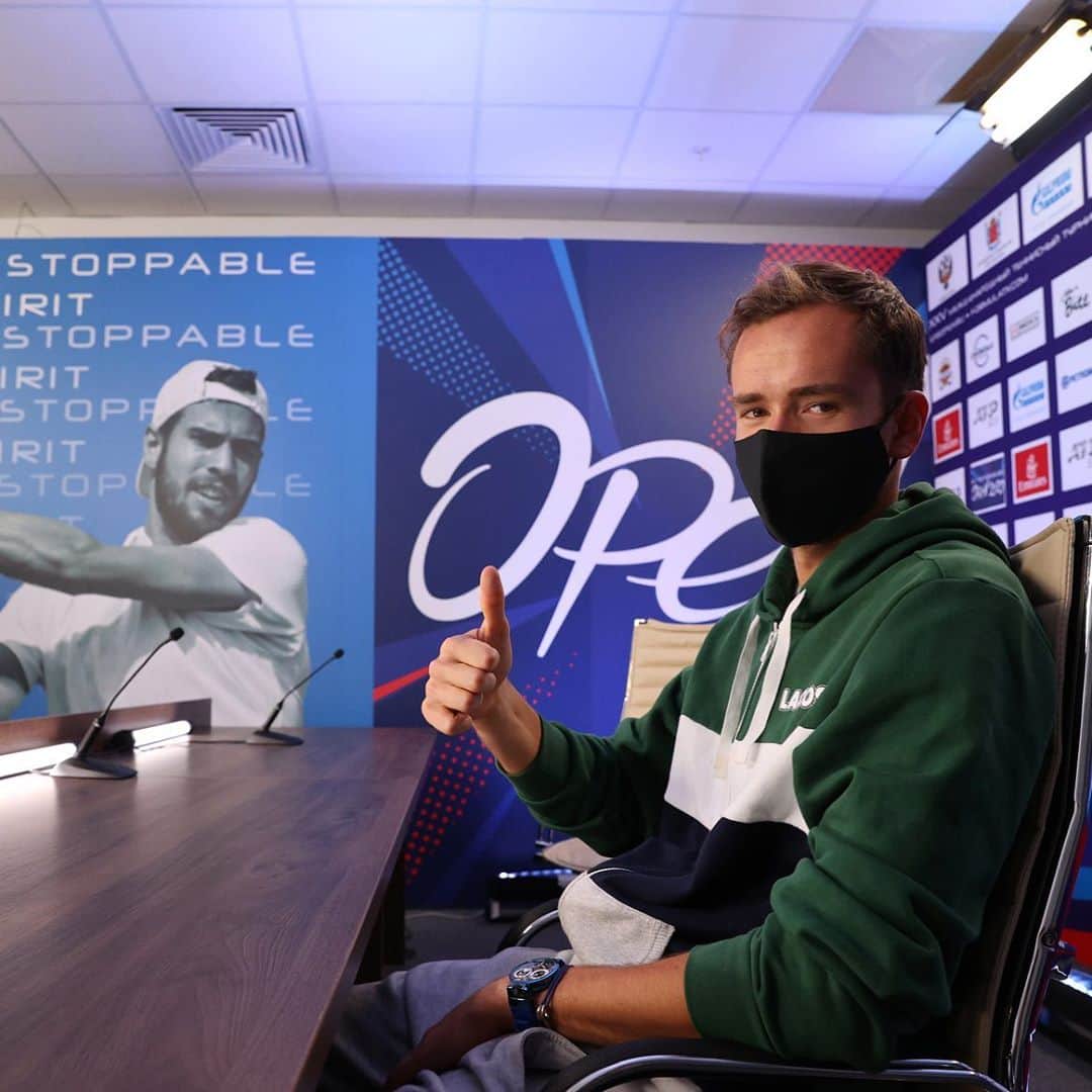 ダニール・メドベージェフのインスタグラム：「So happy to be back in Russia to play @formula_tx 👍🏻🥳 Safety first 😷// Очень рад вернуться в Россию и снова участвовать в @formula_tx 👍🏻🥳 безопасность превыше всего 😷」